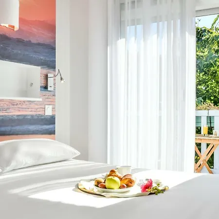 Les Vagues Hotel Restaurant Biscarrosse-Plage Buitenkant foto