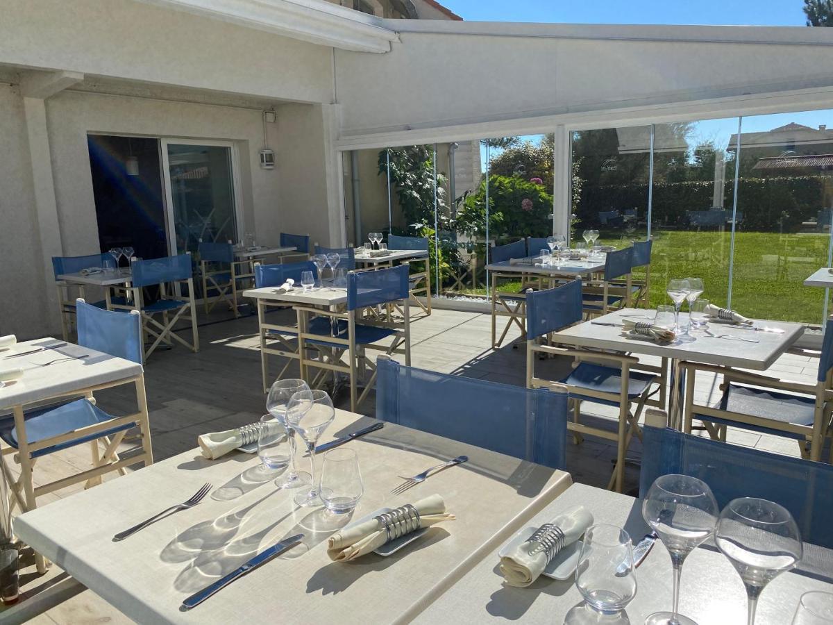 Logis Les Vagues Hotel